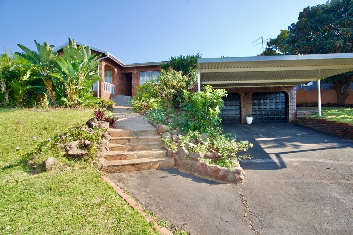 Elegant Coastal Retreat with Pool, Sea Views & Exceptional Entertaining Spaces - Photo 4