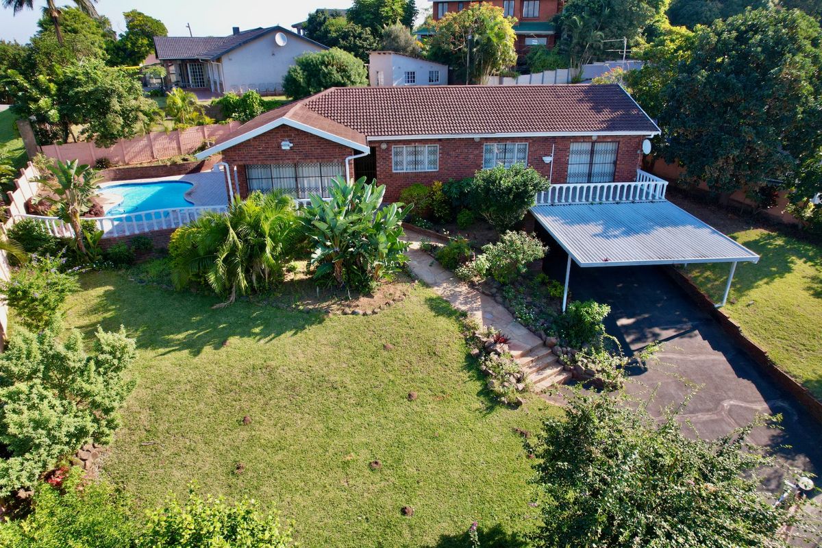 Elegant Coastal Retreat with Pool, Sea Views & Exceptional Entertaining Spaces - Photo 5