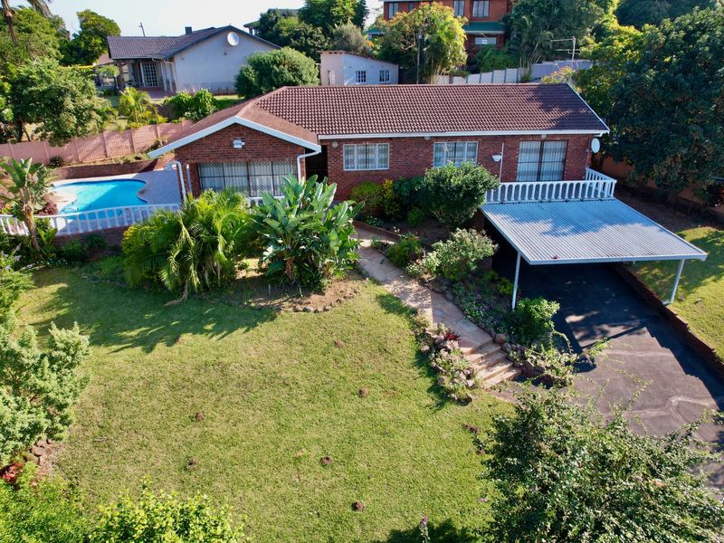 Elegant Coastal Retreat with Pool, Sea Views & Exceptional Entertaining Spaces - Photo 5