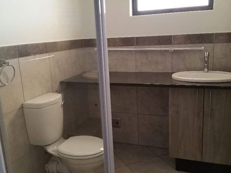 Modern 2 Bedroom Apartment Hatfield - Photo 8