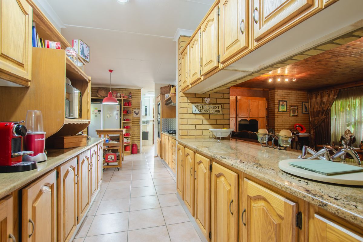 4 Bedroom Home in Boksburg West Enclosure - Photo 3