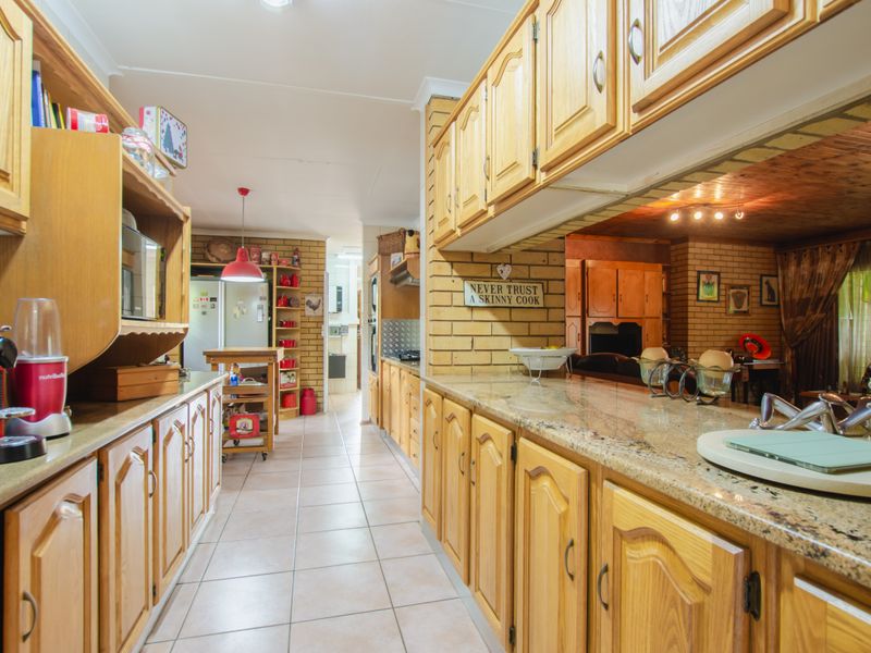 4 Bedroom Home in Boksburg West Enclosure - Photo 3