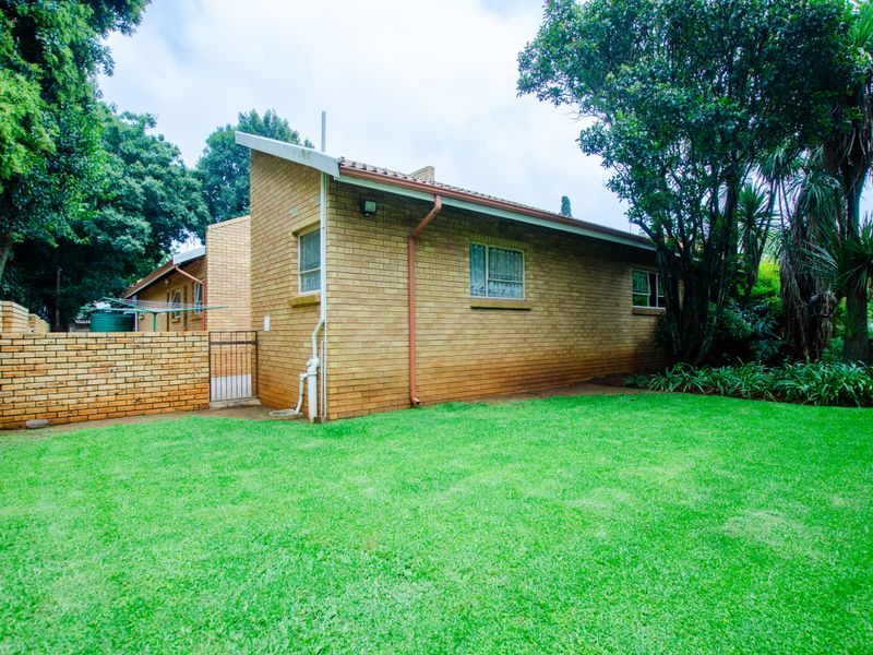 4 Bedroom Home in Boksburg West Enclosure - Photo 8