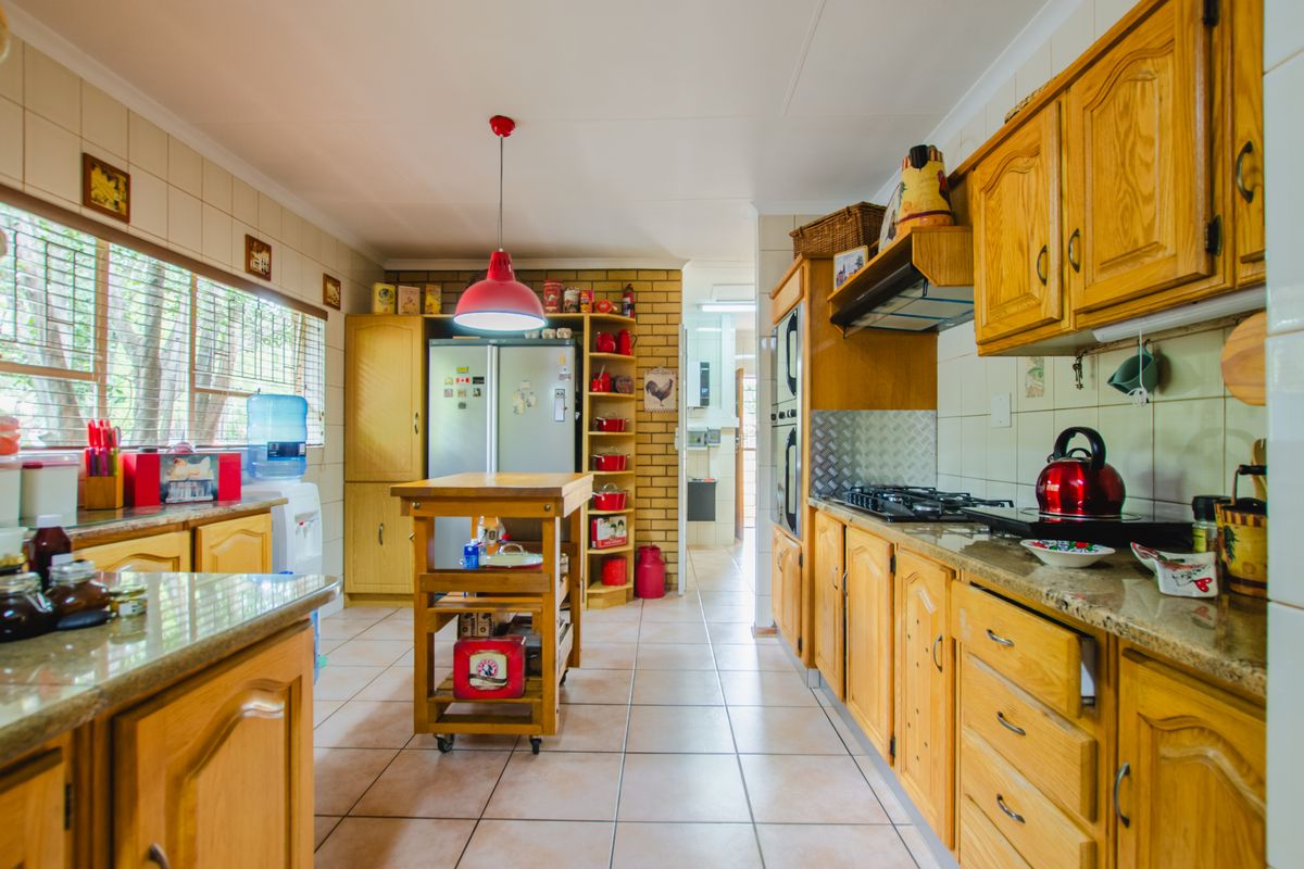4 Bedroom Home in Boksburg West Enclosure - Photo 5