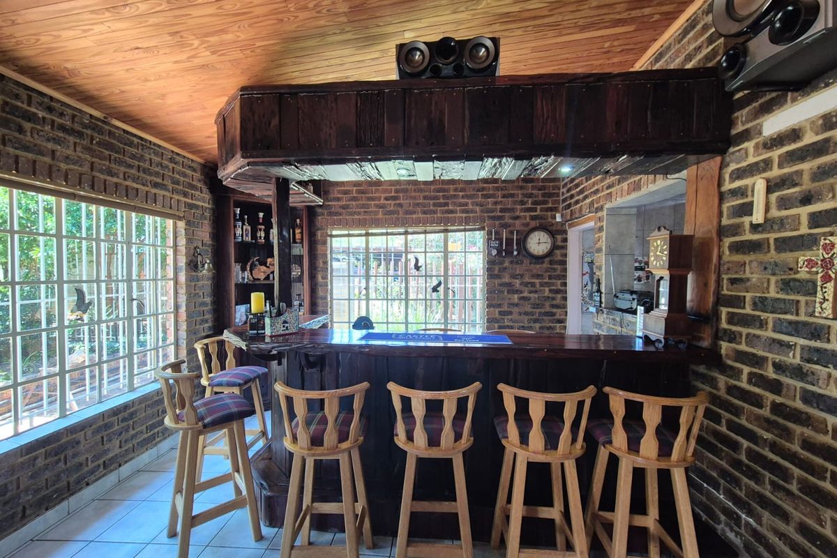 Only One of its Kind - Photo 4