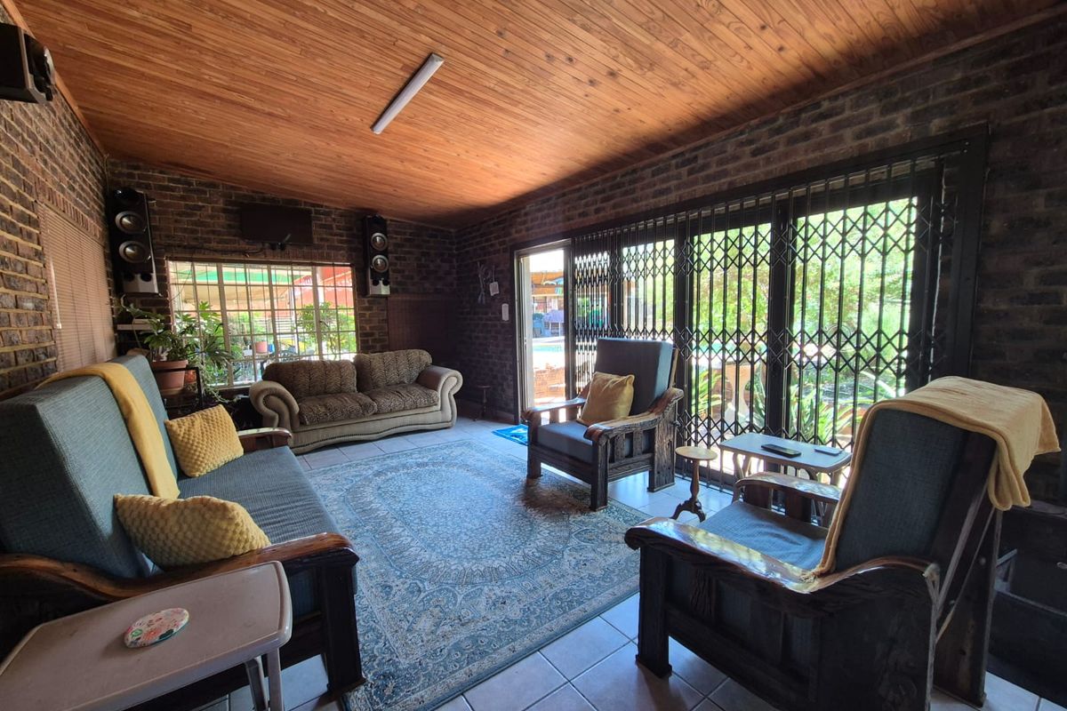 Only One of its Kind - Photo 3