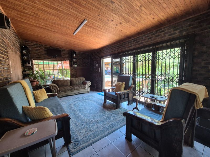 Only One of its Kind - Photo 3