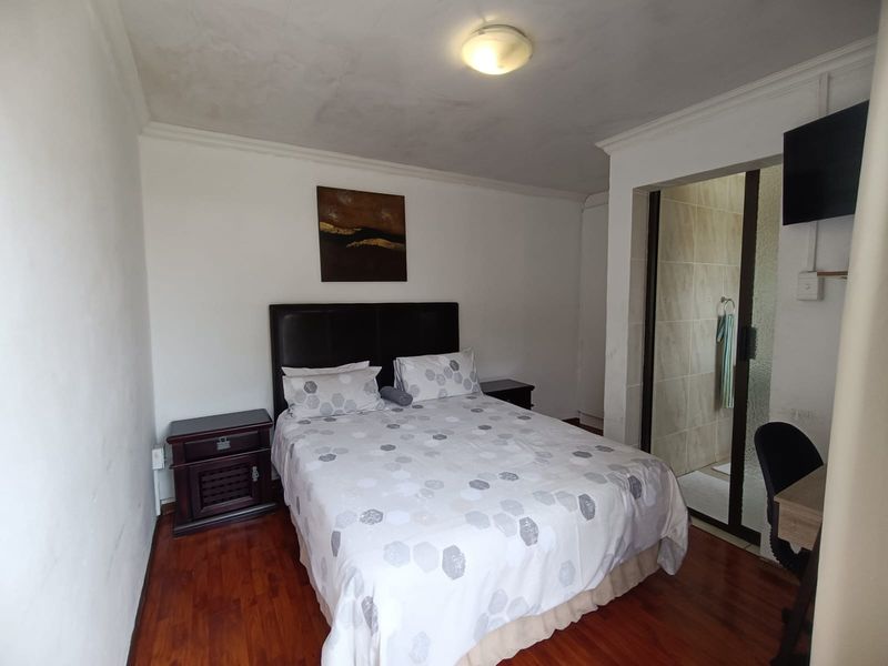 PRIME INVESTMENT OPPORTUNITY: 8-Bedroom Turnkey Asset. - Photo 8