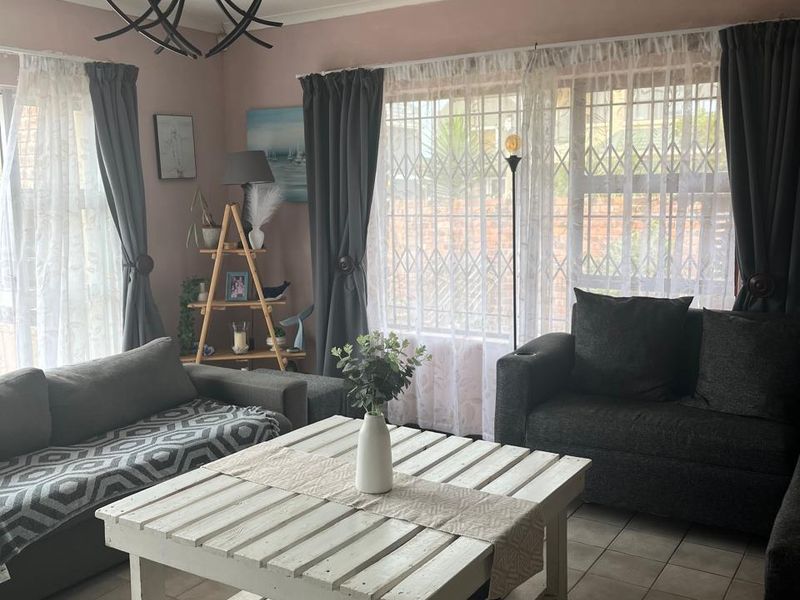 Versatile Family Home with Flatlet in Wavecrest - Photo 5