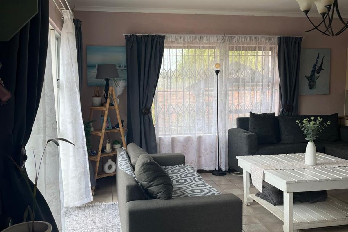 Versatile Family Home with Flatlet in Wavecrest - Photo 4