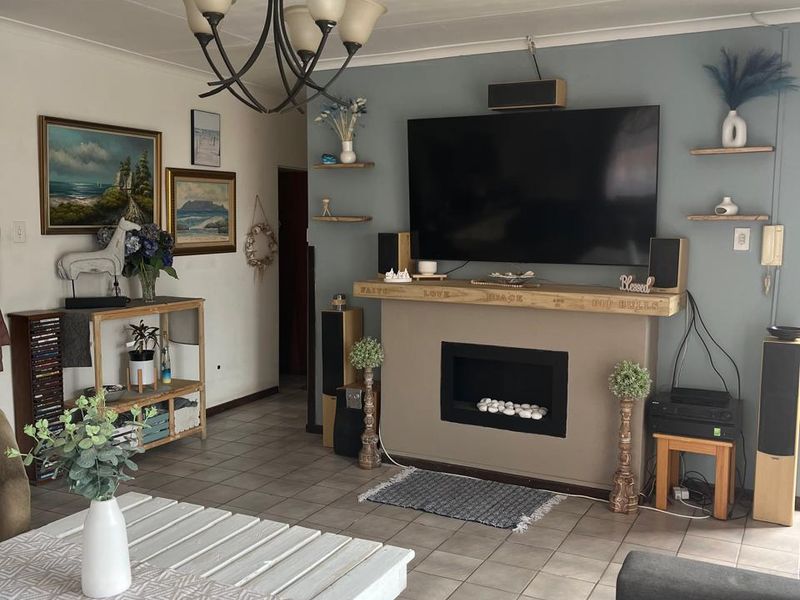 Versatile Family Home with Flatlet in Wavecrest - Photo 3