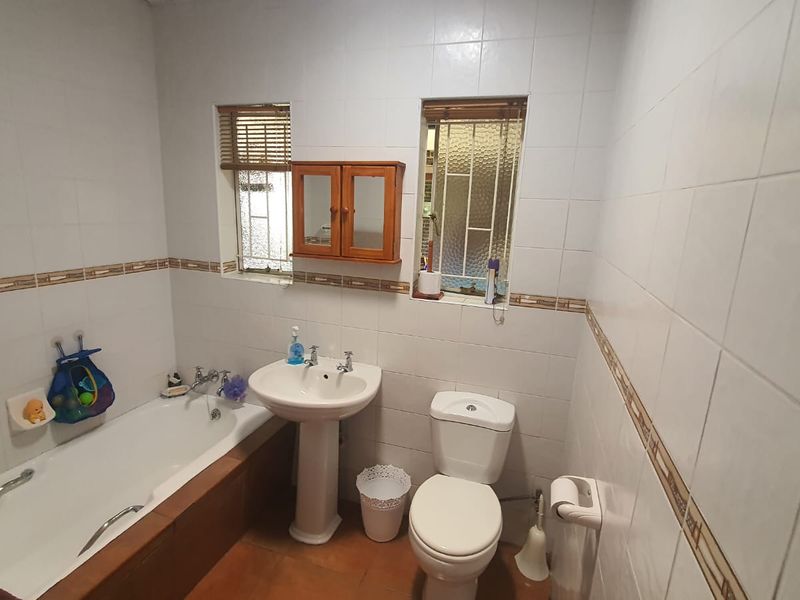 Beautiful Buy In SW 2 Situated In A Quite Street. - Photo 9