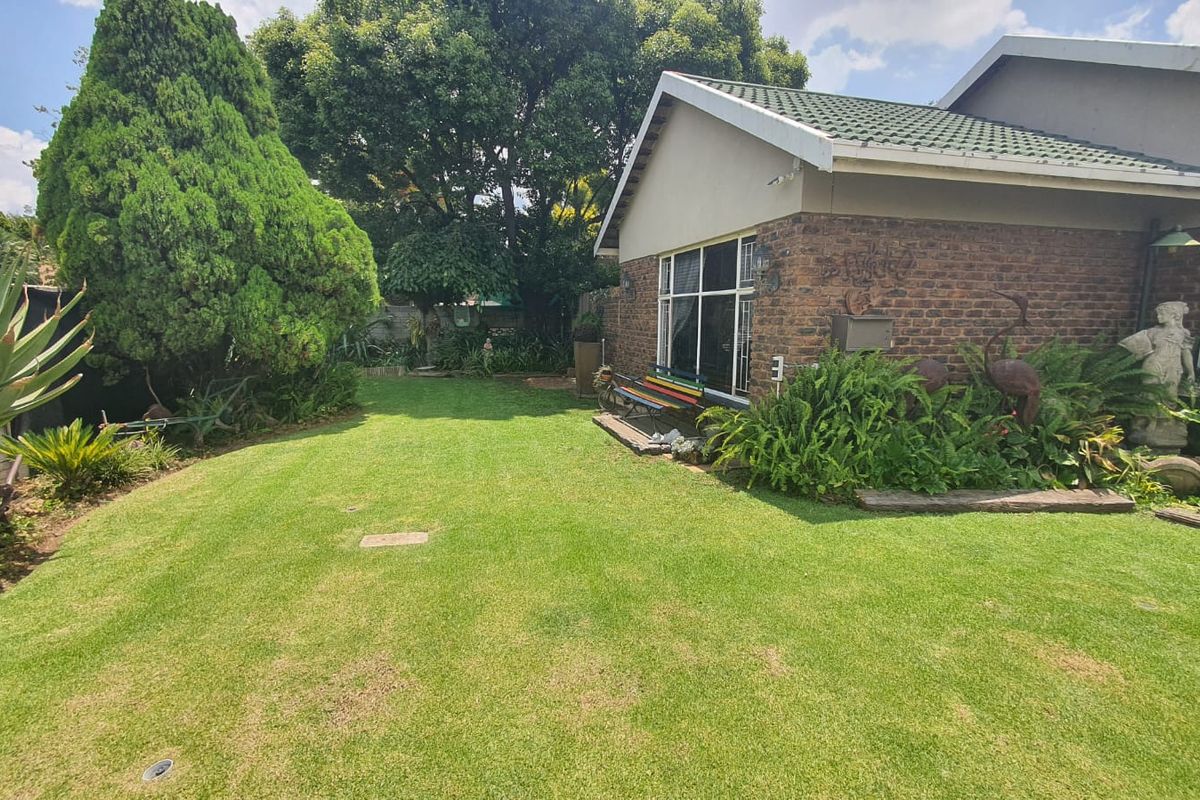 Beautiful Buy In SW 2 Situated In A Quite Street. - Photo 2