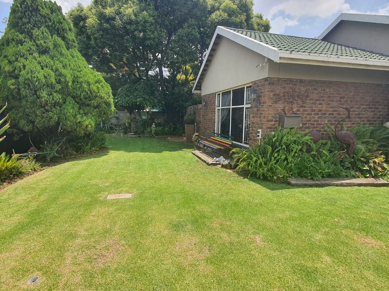 Beautiful Buy In SW 2 Situated In A Quite Street. - Photo 2