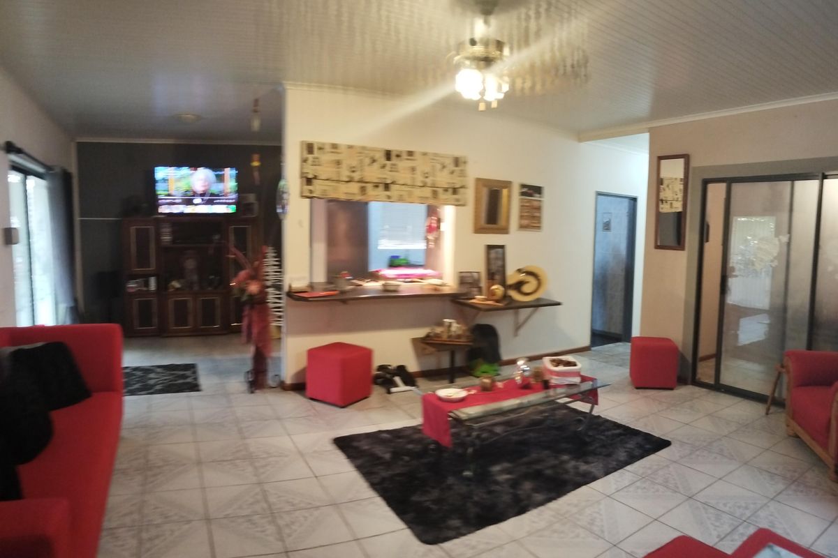 Home with flatlet in Strelitzia Park - Photo 2