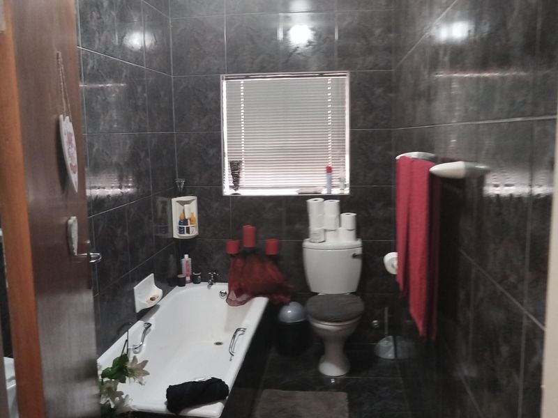 Home with flatlet in Strelitzia Park - Photo 8