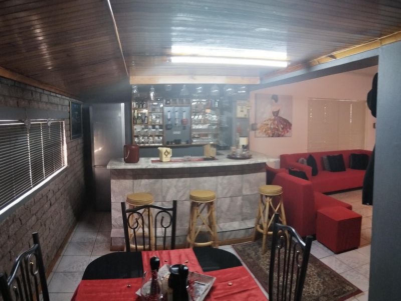 Home with flatlet in Strelitzia Park - Photo 3