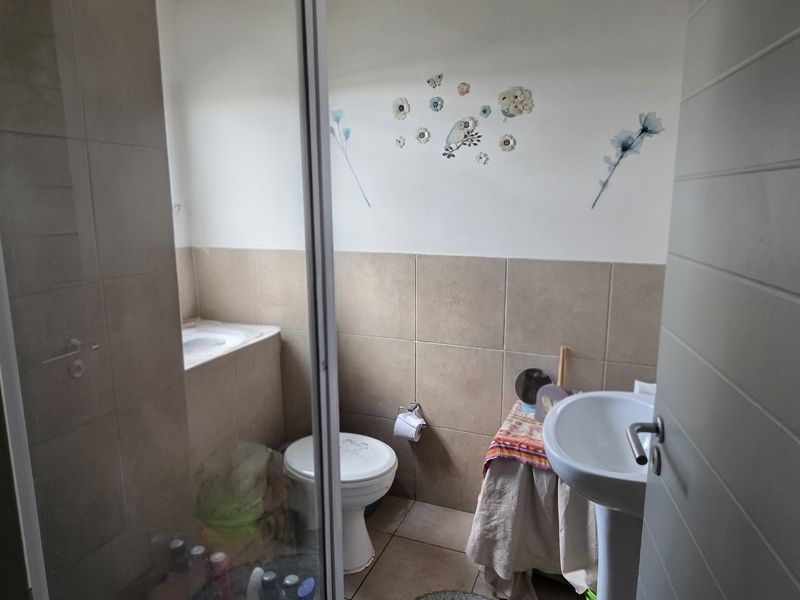 Experience the epitome of modern living. - Photo 10