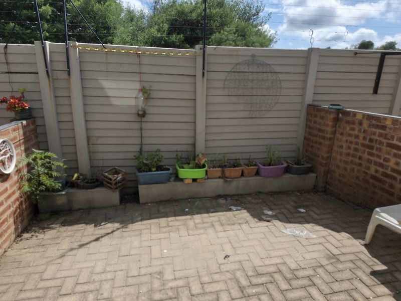 Experience the epitome of modern living. - Photo 9