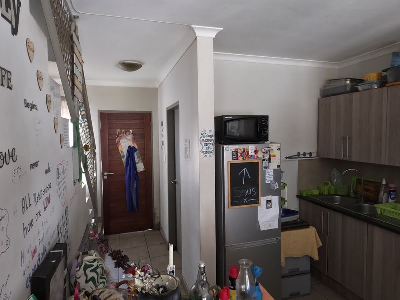 Experience the epitome of modern living. - Photo 3