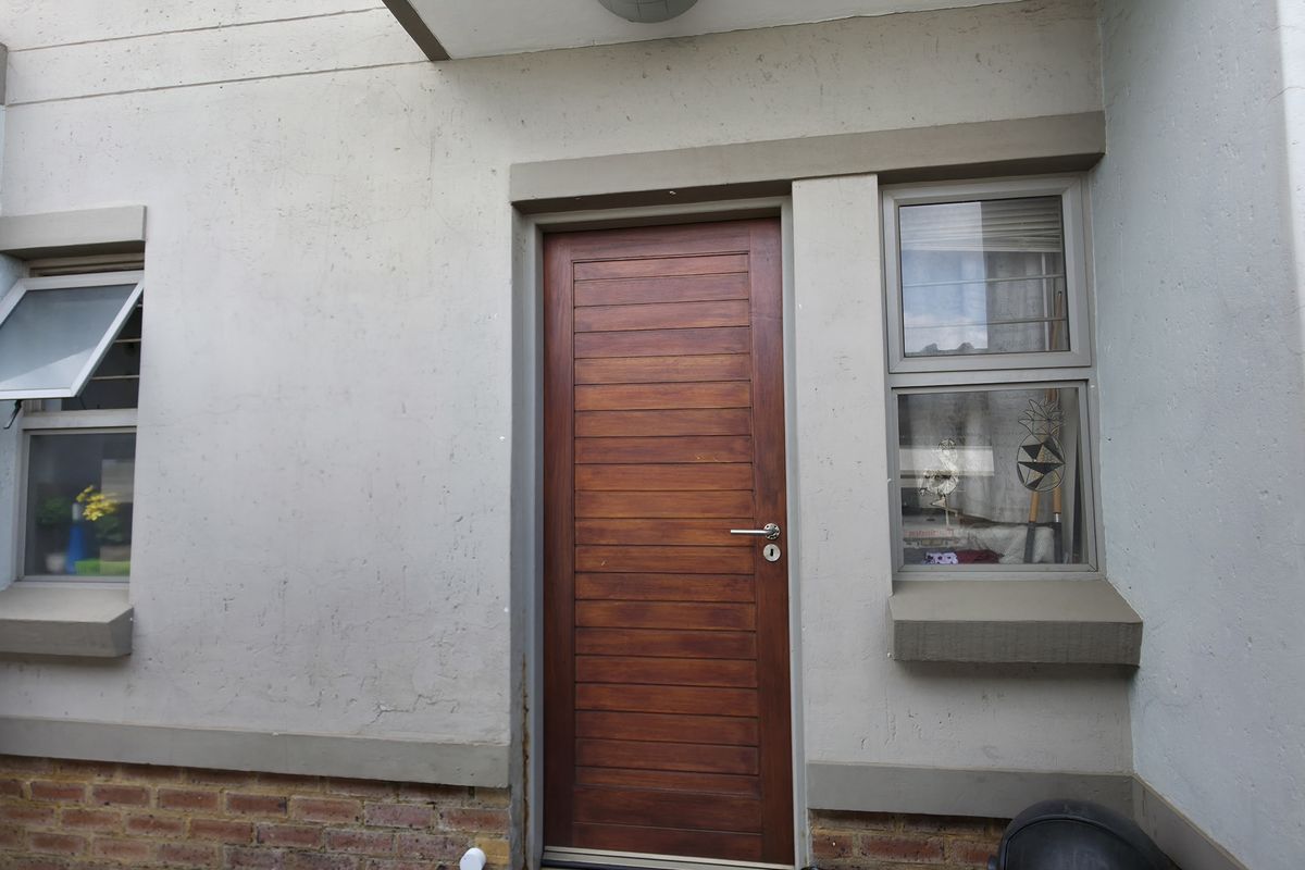 Experience the epitome of modern living. - Photo 2