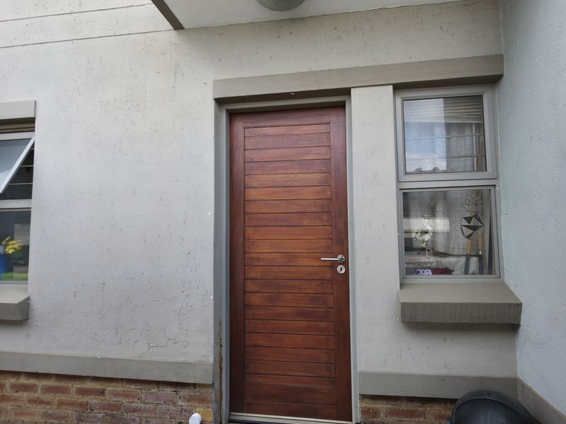 Experience the epitome of modern living. - Photo 2