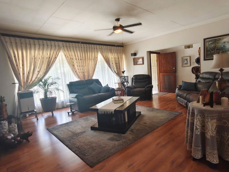 Off-the-Grid Family Home with Flatlets – Prime Area, Sasolburg - Photo 3