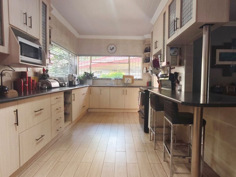 Off-the-Grid Family Home with Flatlets – Prime Area, Sasolburg - Photo 7