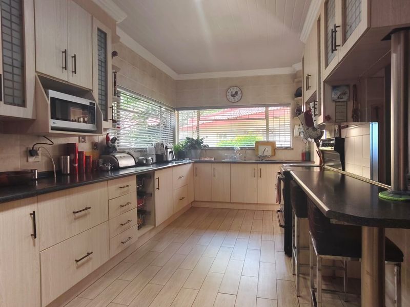 Off-the-Grid Family Home with Flatlets – Prime Area, Sasolburg - Photo 6