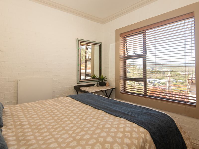 Lovely home within a quiet and well-managed Secure Estate - Photo 8