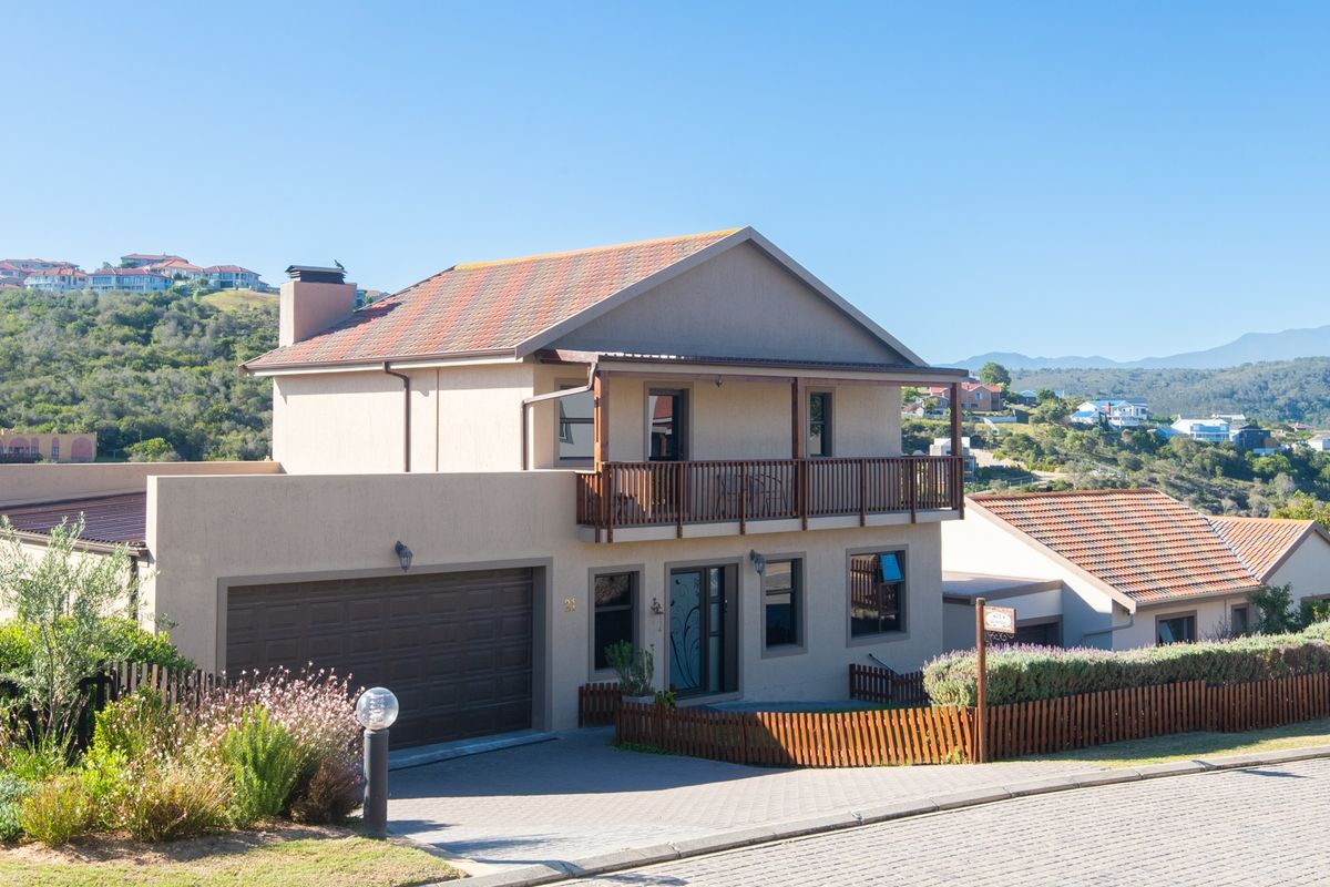 Lovely home within a quiet and well-managed Secure Estate - Photo 2