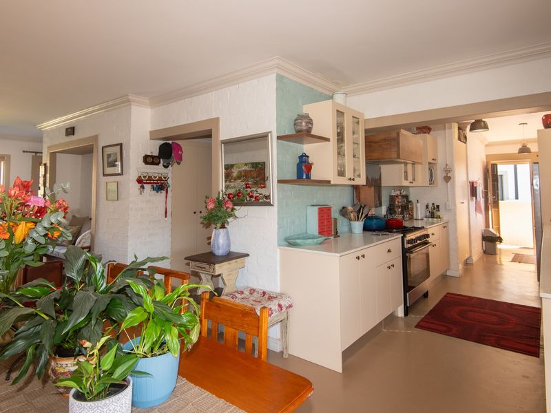 Lovely home within a quiet and well-managed Secure Estate - Photo 4