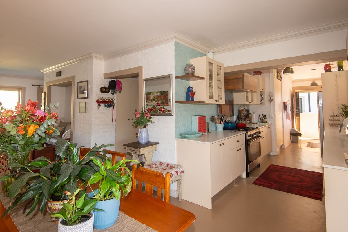 Lovely home within a quiet and well-managed Secure Estate - Photo 4