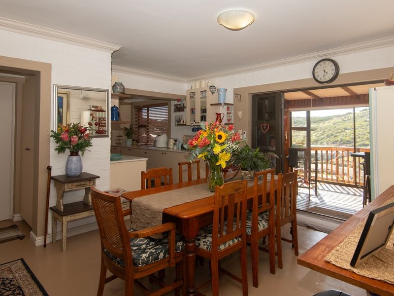 Lovely home within a quiet and well-managed Secure Estate - Photo 3