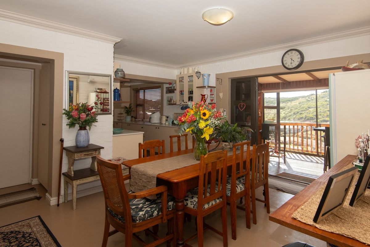 Lovely home within a quiet and well-managed Secure Estate - Photo 3