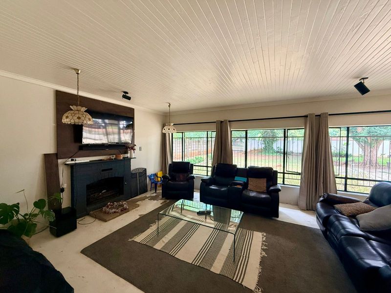 Spacious Family Home For Sale. - Photo 3