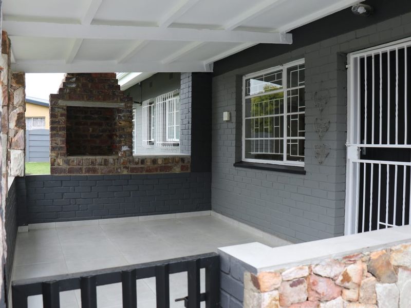 Stunning Newly Renovated Family Home - Photo 4