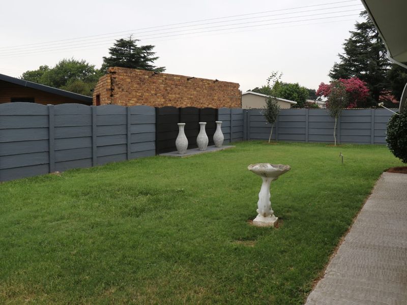 Stunning Newly Renovated Family Home - Photo 9