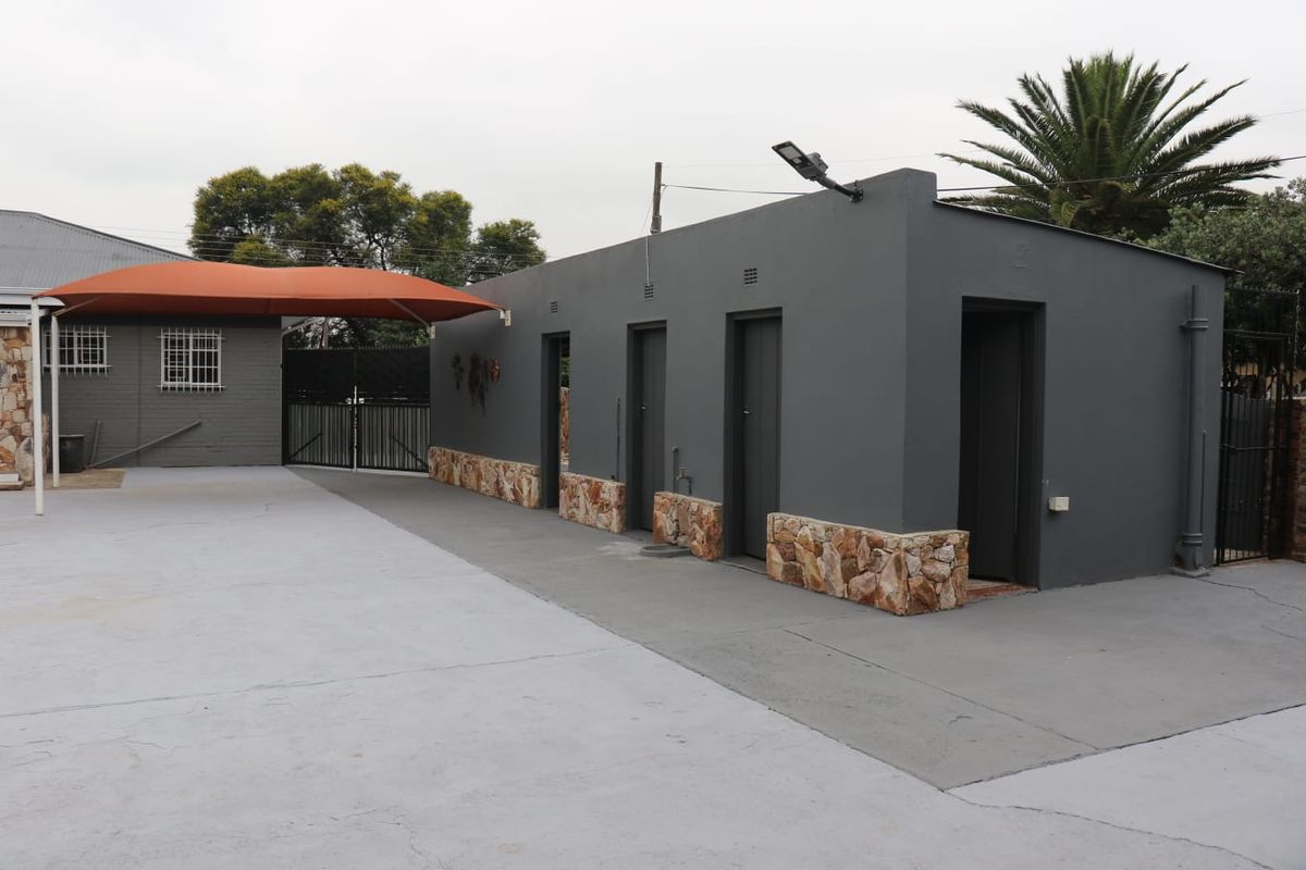 Stunning Newly Renovated Family Home - Photo 5