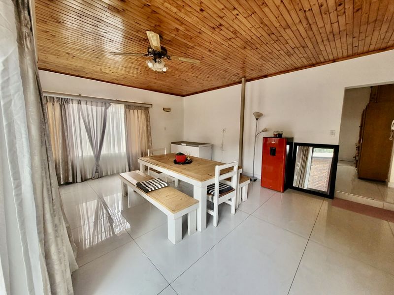 Entertainer’s Dream Home for the Modern Family – Waterkloof Glen - Photo 6