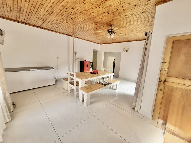 Entertainer’s Dream Home for the Modern Family – Waterkloof Glen - Photo 7