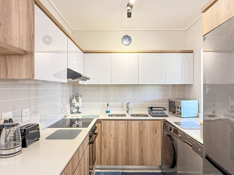 Luxury 3-Bedroom Modern Apartment in Ballito Hills Estate - Photo 2