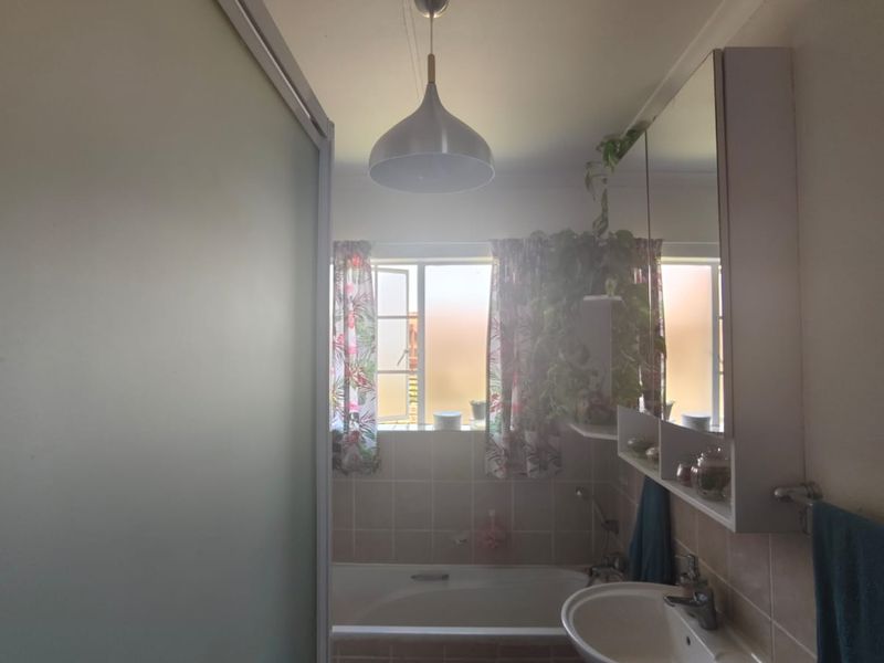 Spacious Pet-Friendly Townhouse in Popular Secure Complex - Photo 9