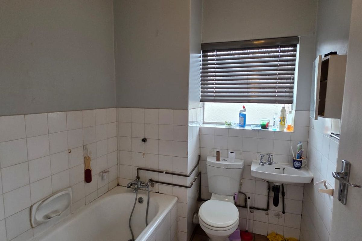 2 BEDROOM FLAT FOR SALE IN SW5. - Photo 5