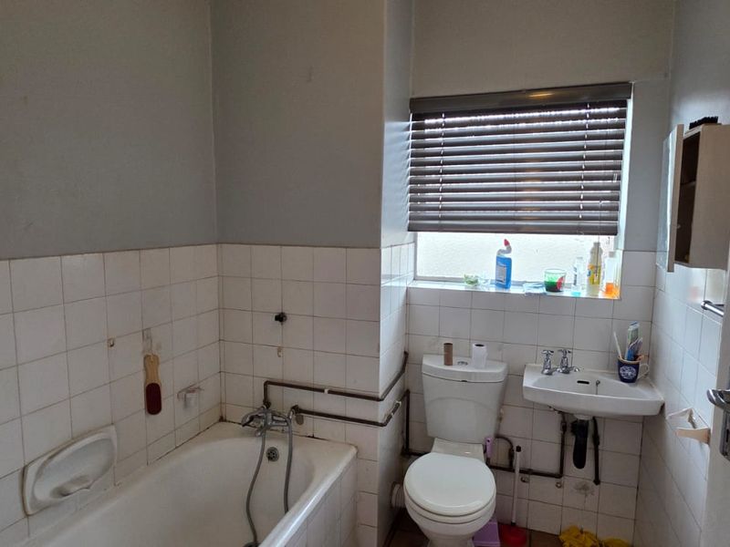 2 BEDROOM FLAT FOR SALE IN SW5. - Photo 5