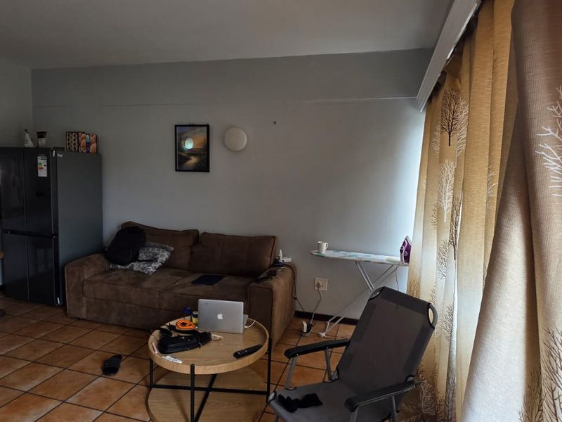 2 BEDROOM FLAT FOR SALE IN SW5. - Photo 3