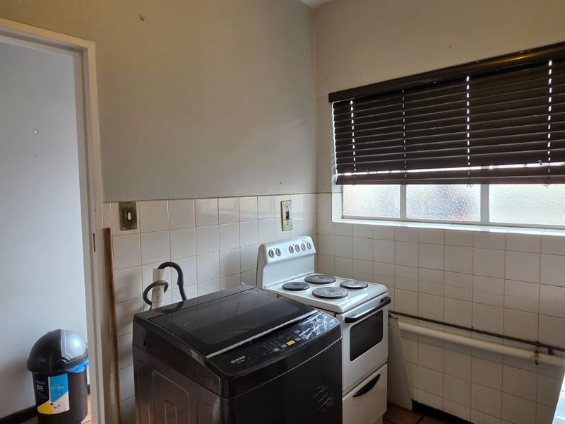 2 BEDROOM FLAT FOR SALE IN SW5. - Photo 6