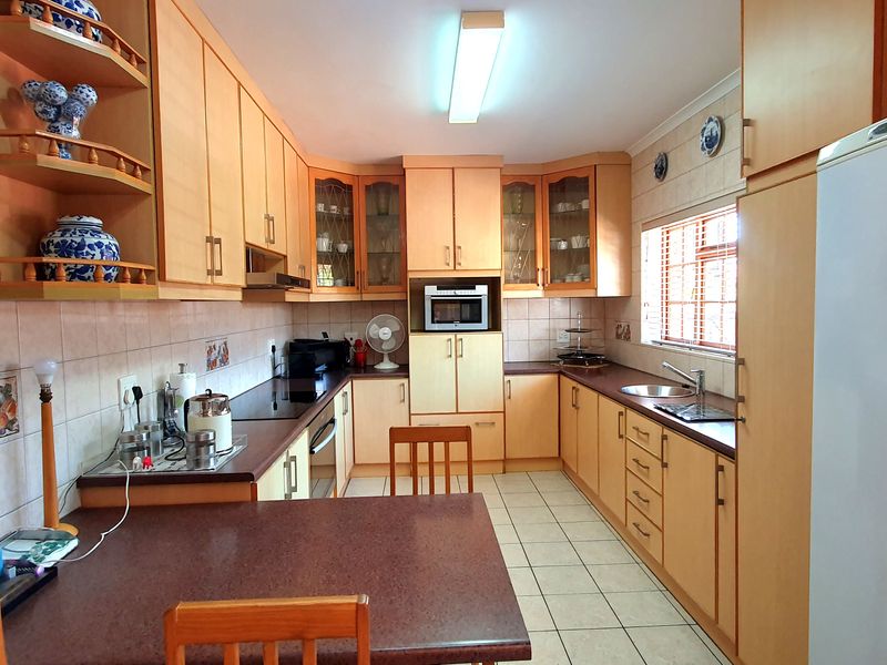 What a Spectacular Find in Winterhoek Park! - Photo 3