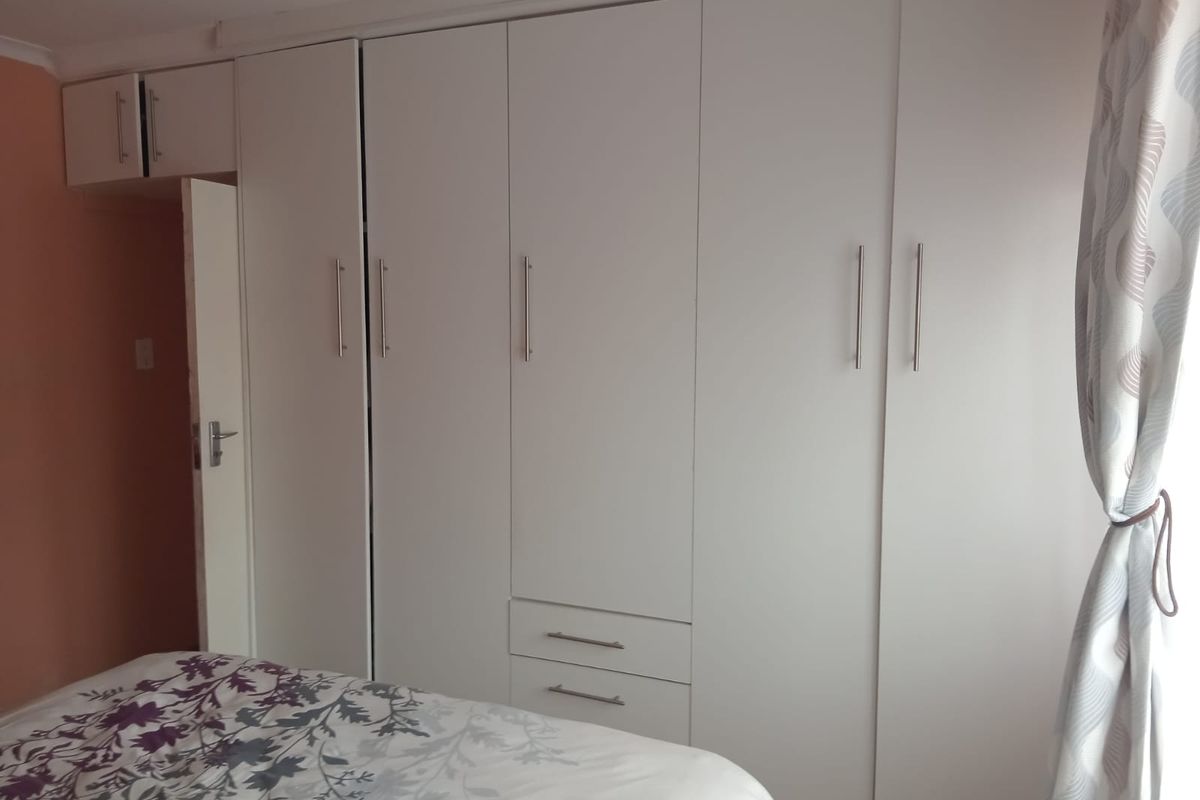 Well-Maintained 3-Bedroom Family Home with Excellent Extras - Photo 4