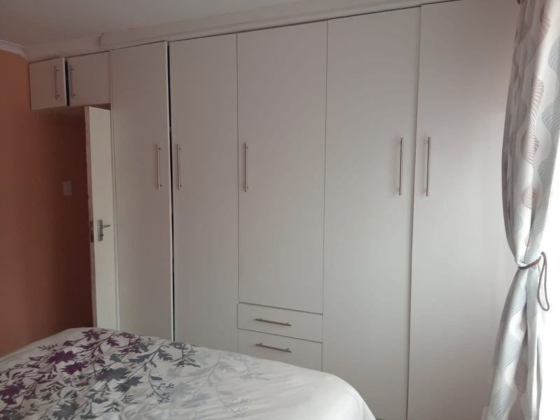 Well-Maintained 3-Bedroom Family Home with Excellent Extras - Photo 4